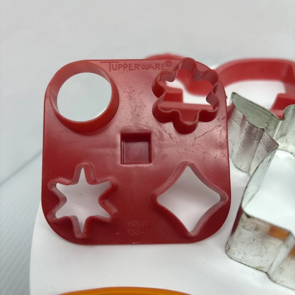Mixed Lot of 9 Cookie Cutters 5 Metal‎ 4 Plastic Holiday Bat Angel Sleigh Bell